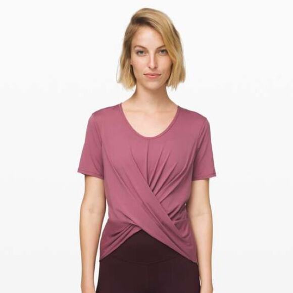 Lululemon Do the Daily Short Sleeve Twist Tee Shirt in Plumful 4 - Picture 5 of 5